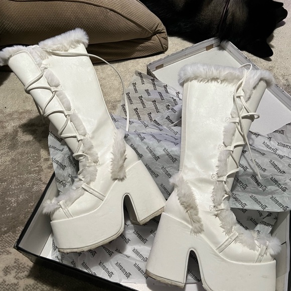 demonia pure vigilance platform furry boots white - Picture 4 of 4